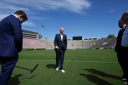 Infantino Rose Bowl