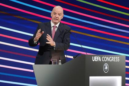 Infantino señala que EEUU albergará el Mundial Femenino 2031 y el Reino Unido el de 2035