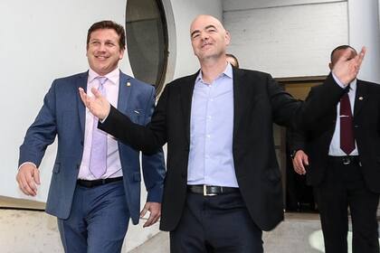 Infantino y Domínguez enviarán emisarios a la Argentina