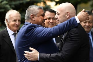 El presidente de la FIFA llega para cumplir un sueño: ver el superclásico