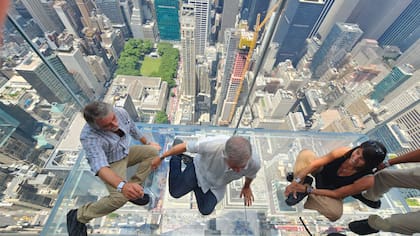 Infartante sensación en Levitation, una cornisa de cristal a más de 330 metros sobre la avenida Madison.