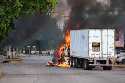 La feroz batalla dejó como saldo varios vehículos incendiados, personas heridas y otras que perdieron la vida en los enfrentamientos.