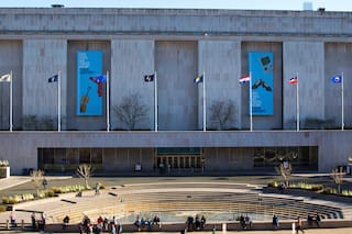 Informe de la Casa Blanca tacha a líderes del Smithsonian de activistas radicales no fiables