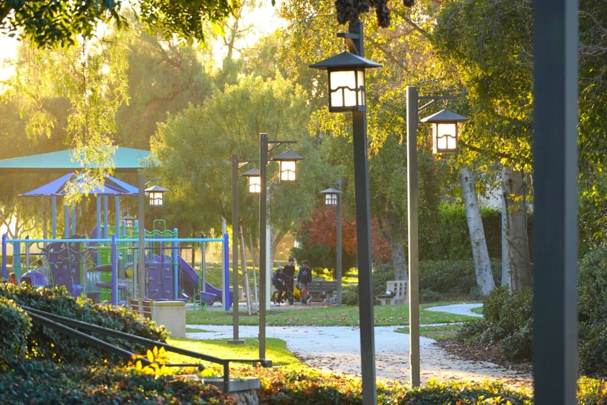 Informes de medios locales reportan una preocupante acumulación de casos de cáncer infantil en la comunidad de Ladera Ranch, California, donde se han identificado múltiples diagnósticos de sarcoma de Ewing