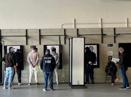 Infracciones como el mal uso de tarjetas de crédito o el robo de identidad ahora podrían llevar a una retención migratoria bajo la HB318