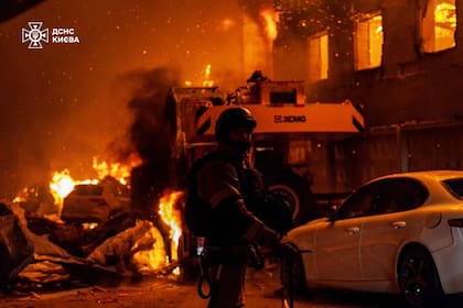 Infraestructura dañada en Ucrania tras bombardeos rusos, símbolo del desgaste prolongado del conflicto