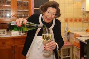 Inge tiene 88 años y es la camarera más longeva de Alemania
