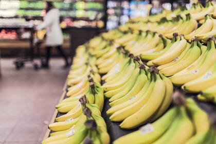Ingerir la fruta de forma natural sin ningún producto adicional, especialmente antes de hacer ejercicio o para aguantar una jornada laboral compleja