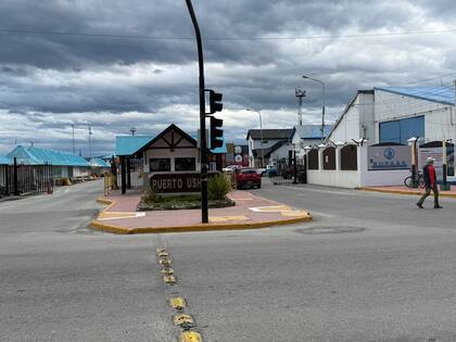 Ingreso al puerto de Ushuaia, intervenido desde el 20 de enero por el gobierno de Javier Milei