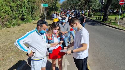 Largas filas de público en los alrededores del BALTC para la serie de Copa Davis.