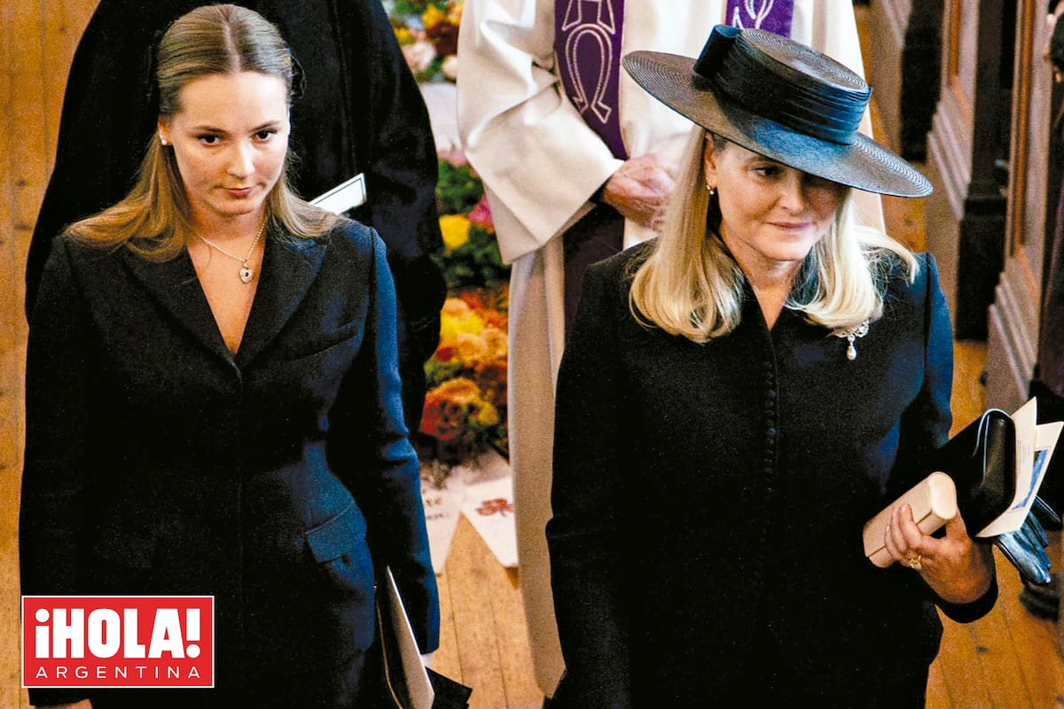 Ingrid, la heredera del trono, con su madre, la reina Mette-Marit, el miércoles 23, en Oslo