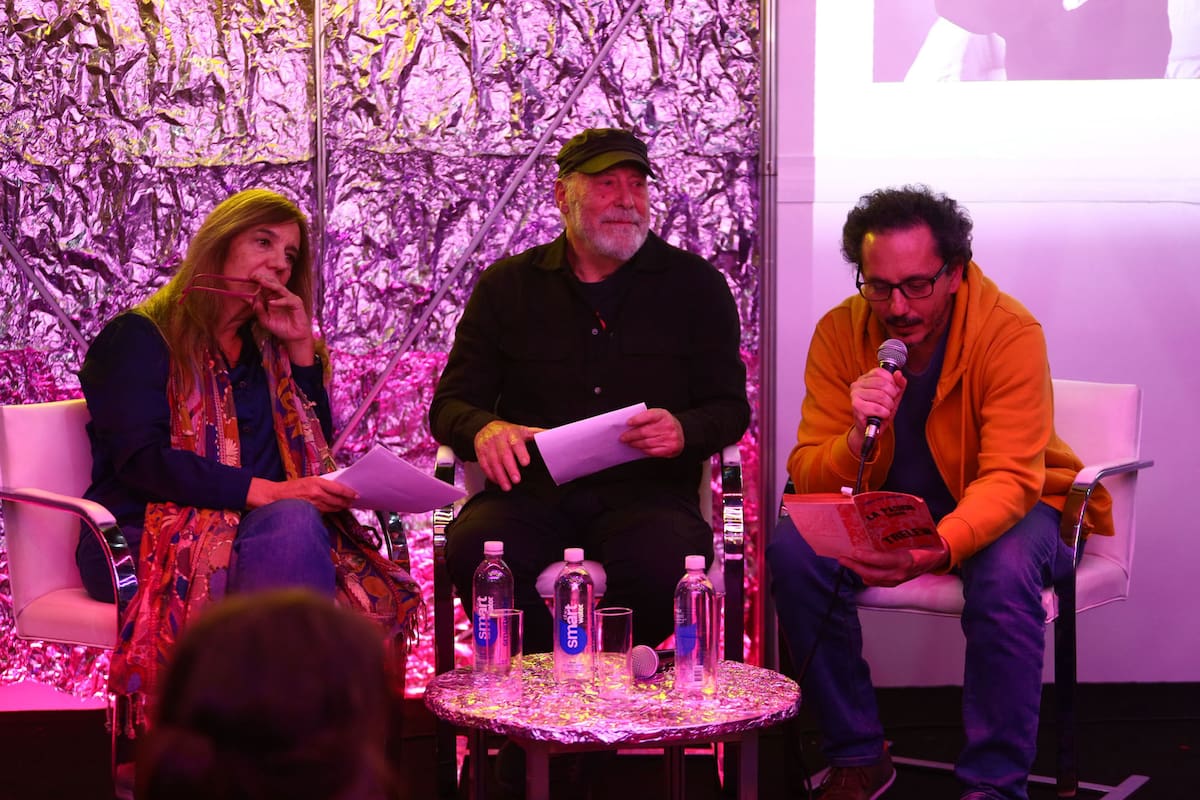 Ingrid Pelicori, Mauricio Kartun y Félix Bruzzone, en la Maratón de lectura de libros prohibidos