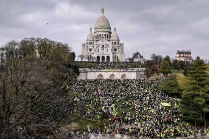 Inhabilitados para ir a los Campos Elíseos, algunos "chalecos" fueron a Montmartre