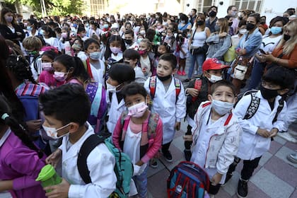 Inicio de clases en la Escuela primaria Nro 9 Juan Crisóstomo Lafinur.