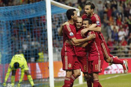 Iniesta, de penal, marcó el segundo tanto del partido