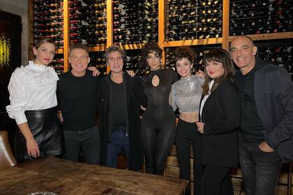 El elenco y el director de Inmaduros celebraron anoche un nuevo hito: 100 mil espectadores