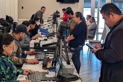 Inmigrantes mexicanos podrán expedir o renovar documentos oficiales en la unidad móvil del consulado en Miami (Instagram/@consulmexmia)