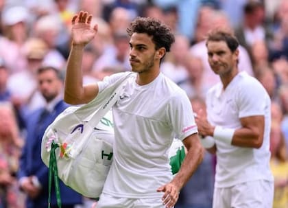Inolvidable Wimbledon 2022: Francisco Cerúndolo se retira del court central entre aplausos. entre ellos, los de su vencedor, Rafael Nadal