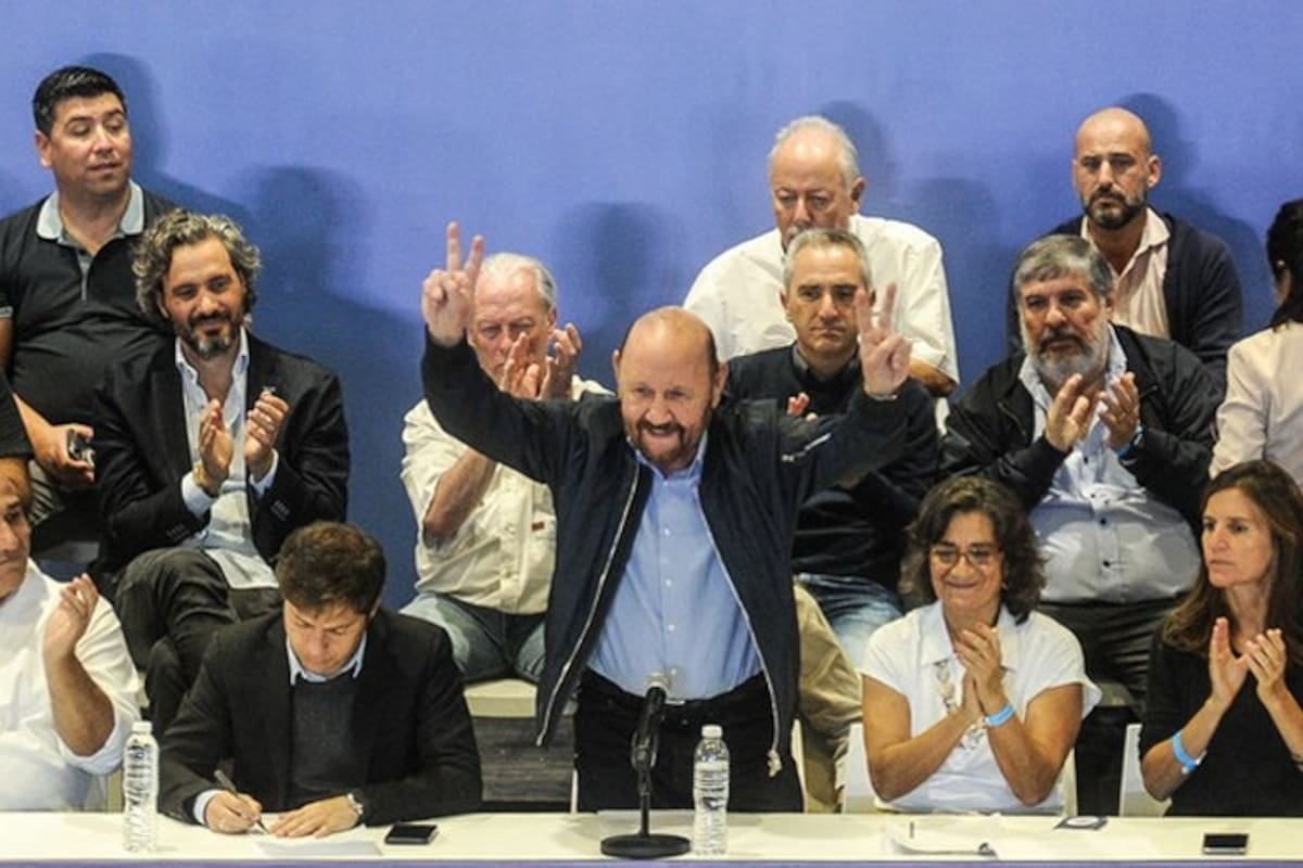 Insfrán, al frente de un congreso nacional del PJ, cuando se hizo presencial en el microestadio de Ferro