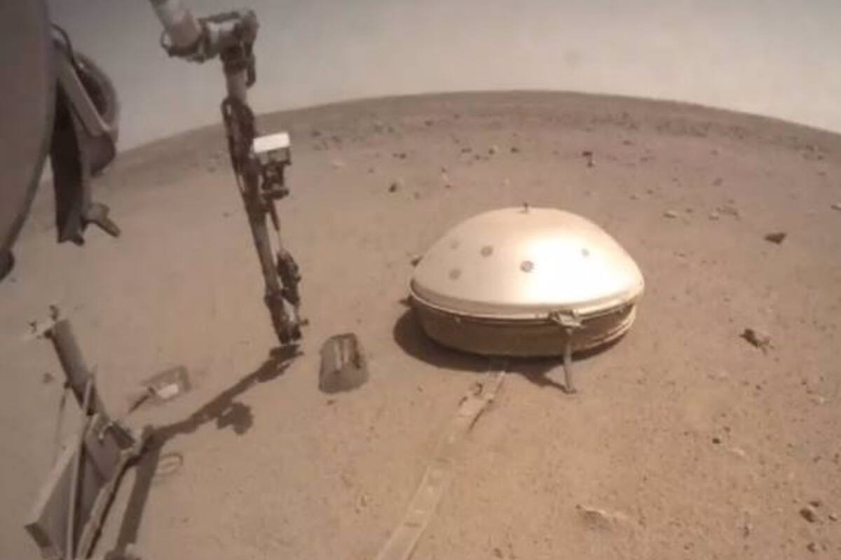 Insight mueve tierra como preparación para tapar la conexión con su sismómetro
