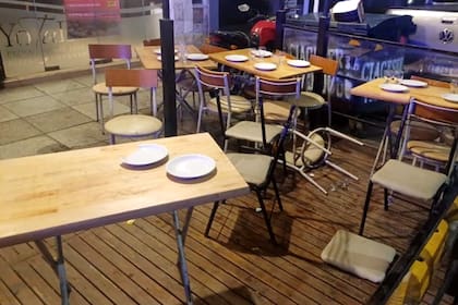 Insólito: encontró a su pareja con otro en la pizzería Yo Tu El y se agarraron a trompadas