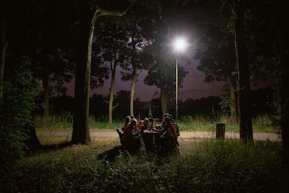 En las "soltadas" los chicos suelen deambular por el bosque hasta las 3 o 4 de la mañana