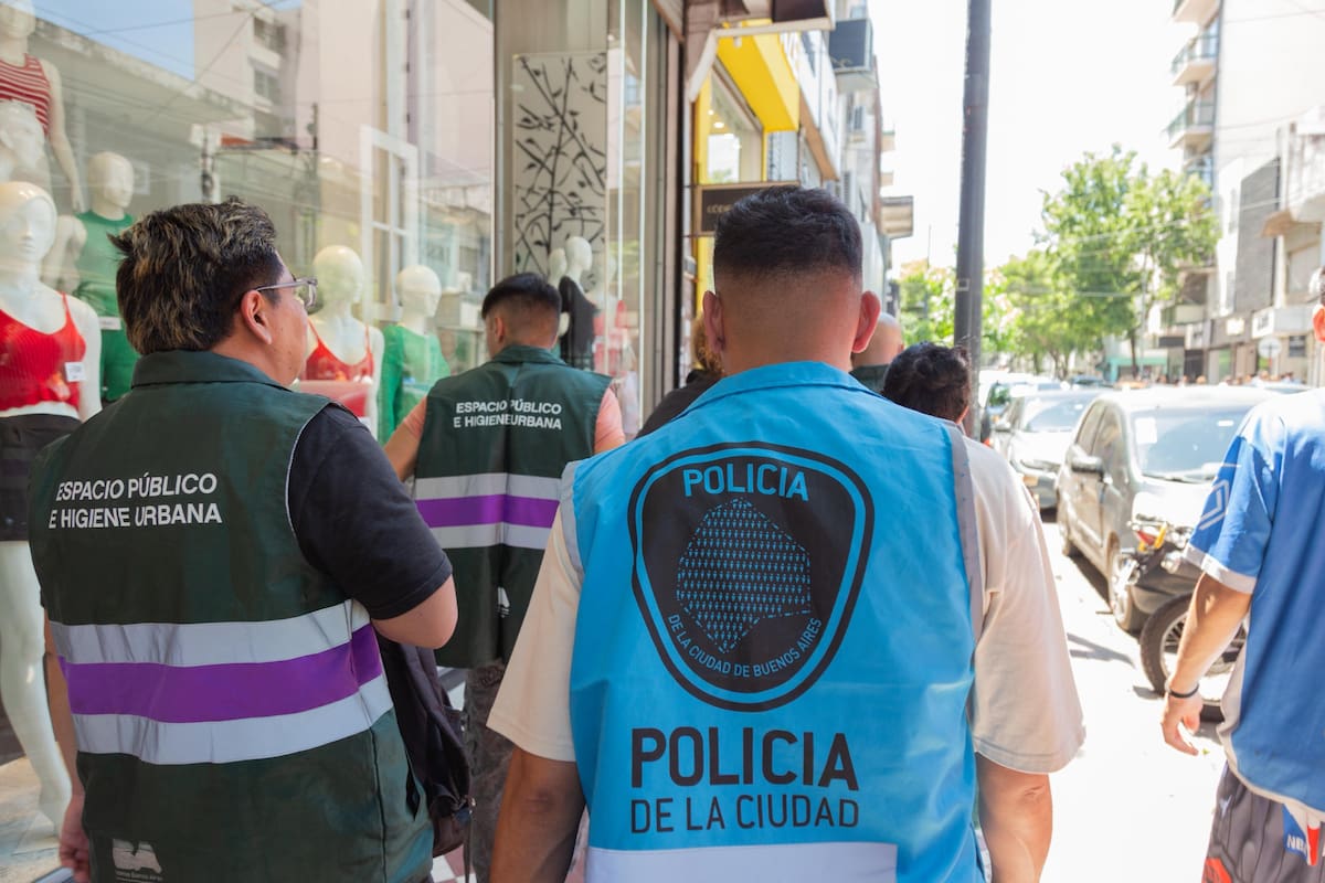 Inspectores porteños duplicaron su presencia en Once y Flores para preservar el orden en las zonas comerciales más concurridas de fin de año