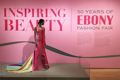 INSPIRUNG BEAUTY 50 REARS OF EBONY