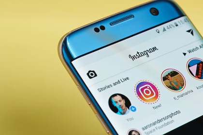 Instagram solo permite ver quiénes miraron las historias de uno mismo por el tiempo que dura vigente el posteo