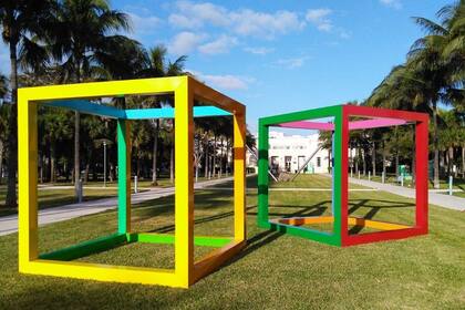Instalación de Gachi Hasper en Collins Park