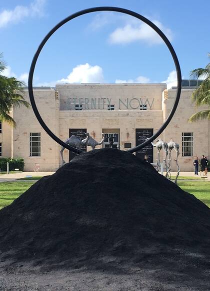 Instalación de Matías Duville en el espacio público de Art Basel