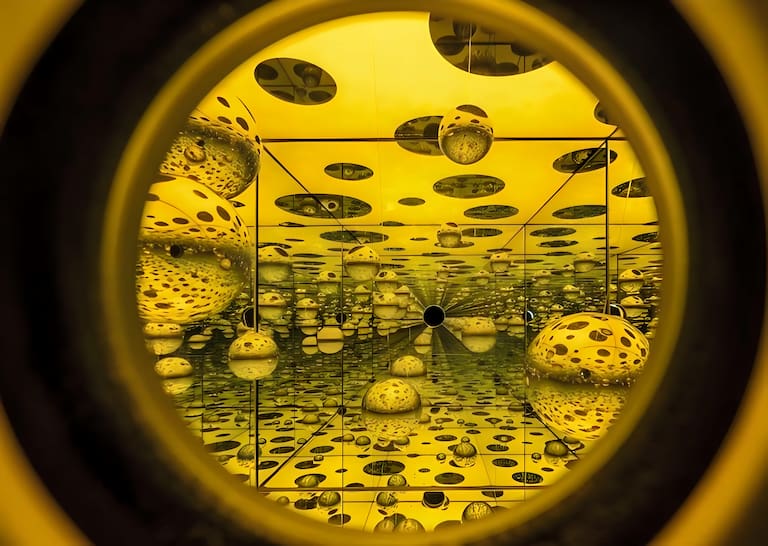 Instalación - Dots Obsession © YAYOI KUSAMA Gentileza WNDR Museum