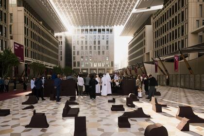 Instalación en un espacio público del distrito de diseño de Doha