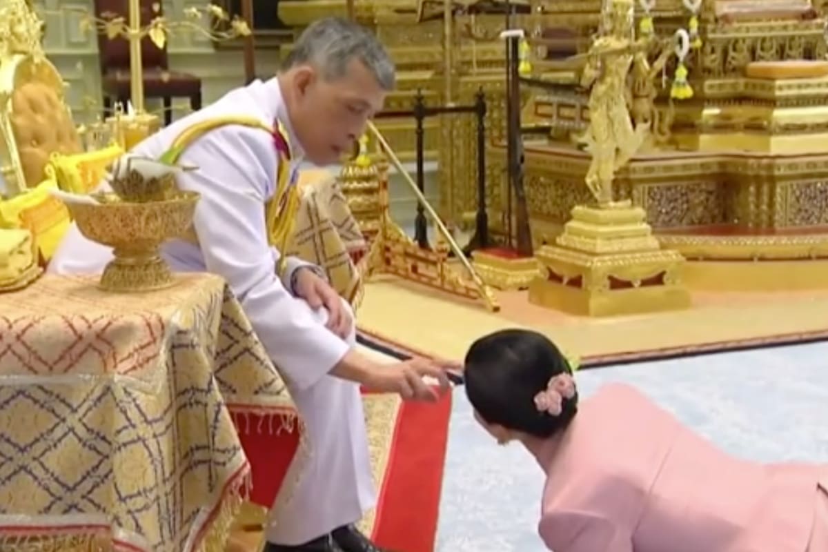 Instalado en Alemania con su séquito de 20 mujeres, el rey de Tailandia habría "perdonado" a la consorte real que nombró en julio del año pasado y que fue despojada del título dos meses después por considerarla ambiciosa e ingrata