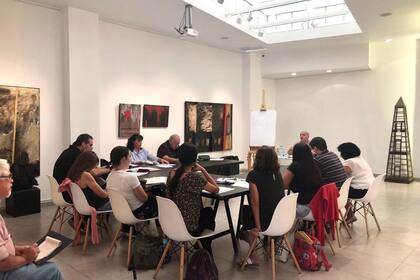 Instituciones públicas y privadas ofrecen una amplia variedad de actividades en torno al arte, la filosofía, el periodismo y la literatura