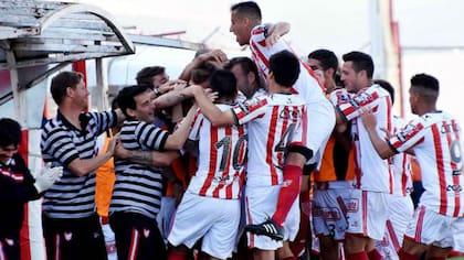 Instituto goleó a Brown en Córdoba