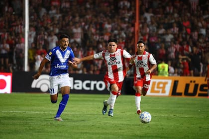 Instituto recibe a Vélez en uno de los cinco encuentros del día por la primera fecha del torneo Apertura.