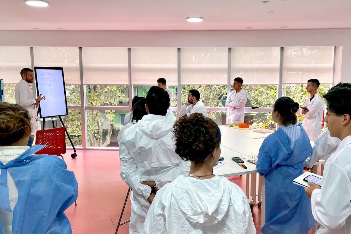 Instituto Universitario para el Desarrollo Productivo y Tecnológico Empresarial de la Argentina (IUDPT) se especializa en la enseñanza de la bioingeniería y la biotecnología