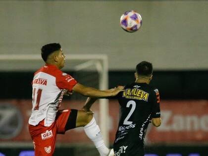 Instituto y Estudiantes, de Caseros, no se hicieron goles en el primer partido y ahora, en Córdoba, dirimirán el segundo y último ascenso a la Liga Profesional de Fútbol.