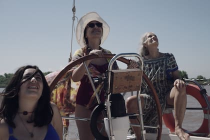 Instrucciones para Adela, cortometraje de Laura Huberman y Manuela Martínez con Mercedes Morán, Elvira Onetto y la misma Manuela Martínez.