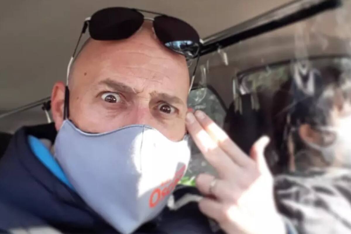 Instructor de una escuela de manejo se burla de los alumnos e hizo estallar Instagram con sus reacciones. Foto/Instagram: @carypelaok