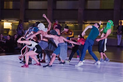 La talentosa coreógrafa presenta un trabajo basado en la gestualidad de las movilizaciones sociales