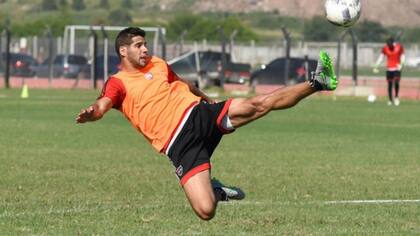 Insúa pasó por Boca, llega de Newell''s y jugará en Racing