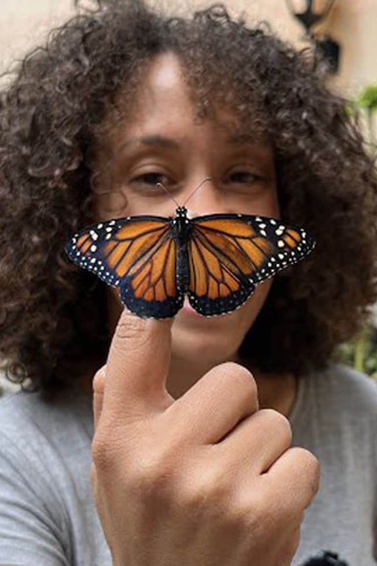 Integrante de Sitopia, una huerta orgánica con mariposario en Villa Crespo