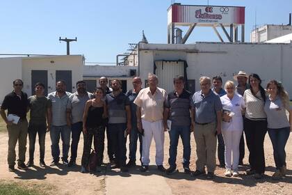 Integrantes de Fecolac, Fecofe y de la UTT, luego de firmar el convenio para sumar a las cooperativas lácteas cordobesas a la iniciativa "Alimentos Soberanos, Justos y Cooperativos"