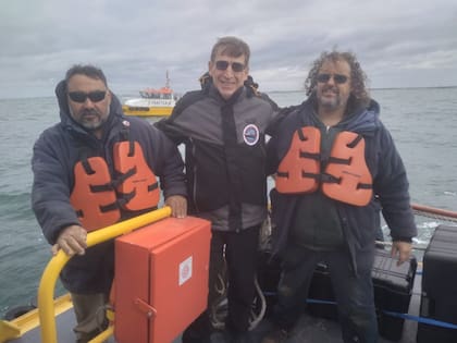 Integrantes de la agrupación Eslabón Perdido, que coordina Abel Basti (en el centro)