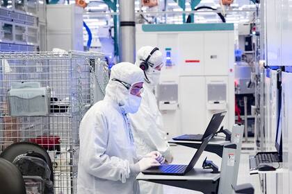 Intel y ARM firmaron un acuerdo para fabricar chips para smartphones con tecnología de 1,8 nanómetros