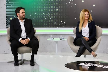 Mariano Focaraccio (Drixit Technologies) y Noelia Aguirre (Robin Tests) explicaron cómo los algoritmos "son el futuro" y "generan valor"