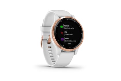 Inteligente y deportista. El Garmín VivoActive 4 ofrece funciones que monitorean el entrenamiento y varios indicadores vitales. Incluye aplicaciones para hacer deportes en interiores y su batería cuenta con una autonomía de hasta 7 días en modo reloj inteligente ($44.999).