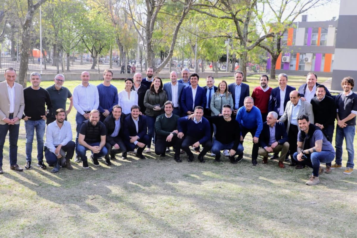 Intendentes del PJ, de la primera y la tercera sección, ayer, en Avellaneda